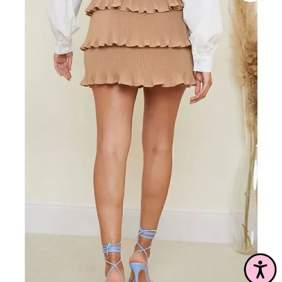 PrettyLittleThing Nude Tiered Pleated Mini Skirt | NWT | US 6 - Picture 3 of 6